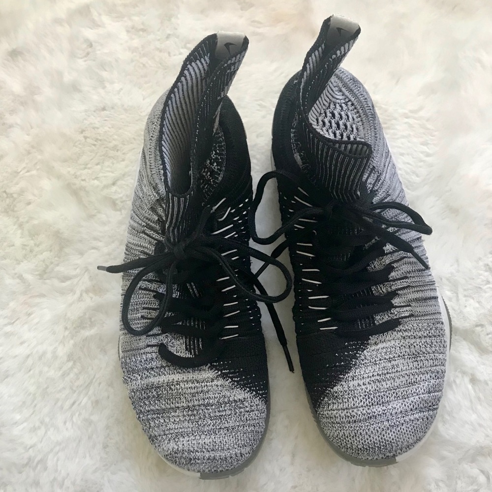Nike Hyperdunk 2016 Flyknit Zoom Gray Sneakers - Picture 6 of 15